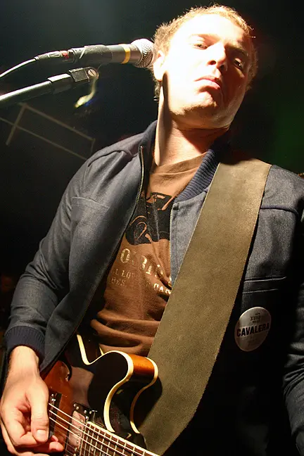 Roney Giah playing guitar onstage